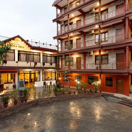 Golden Gate Hotel Pokhara Bagian luar foto