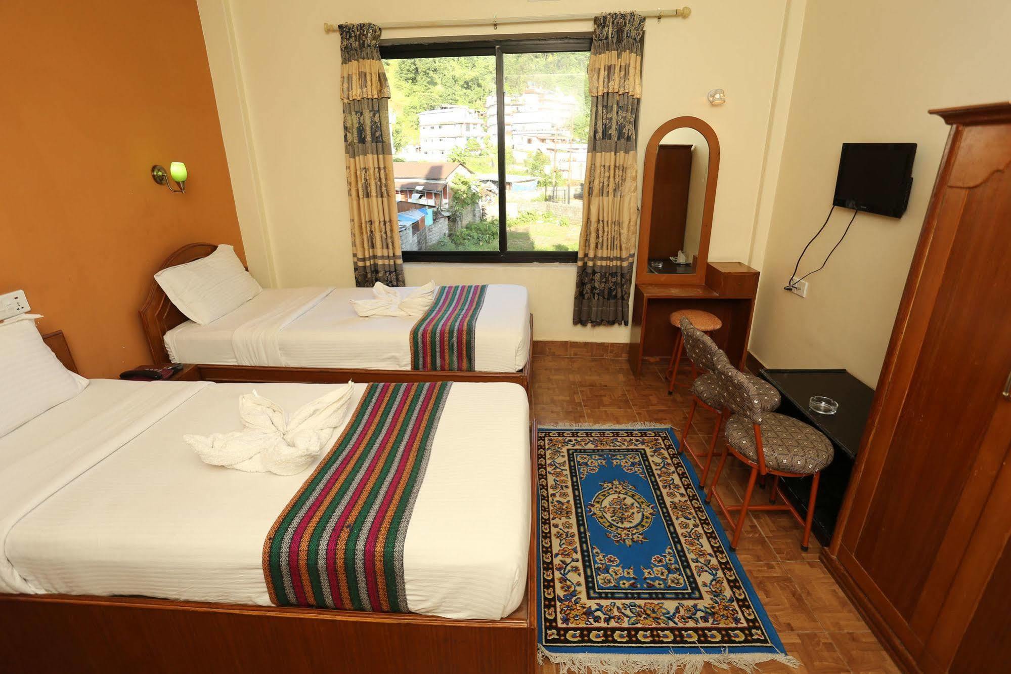 Golden Gate Hotel Pokhara Bagian luar foto