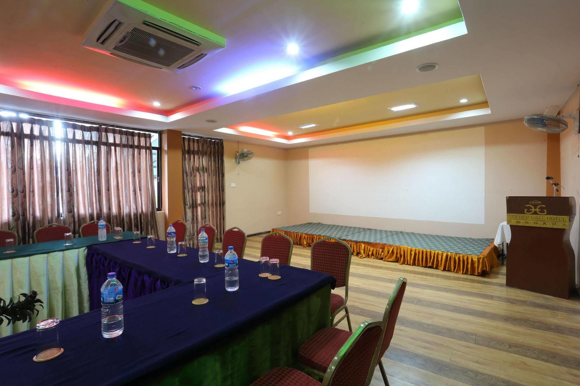Golden Gate Hotel Pokhara Bagian luar foto