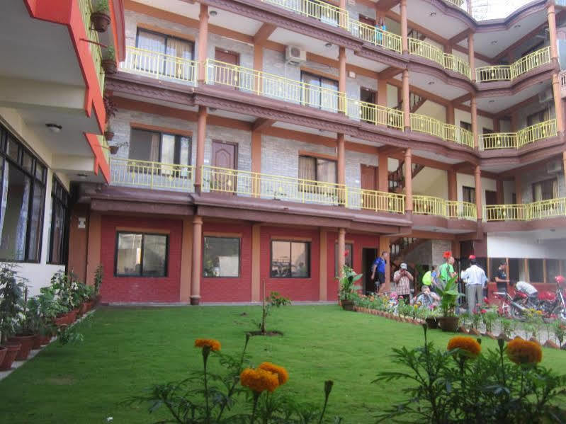Golden Gate Hotel Pokhara Bagian luar foto