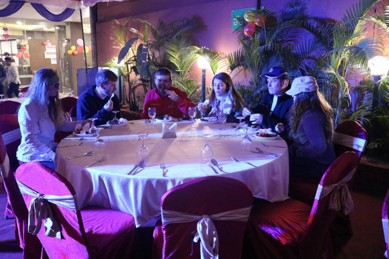 Golden Gate Hotel Pokhara Bagian luar foto