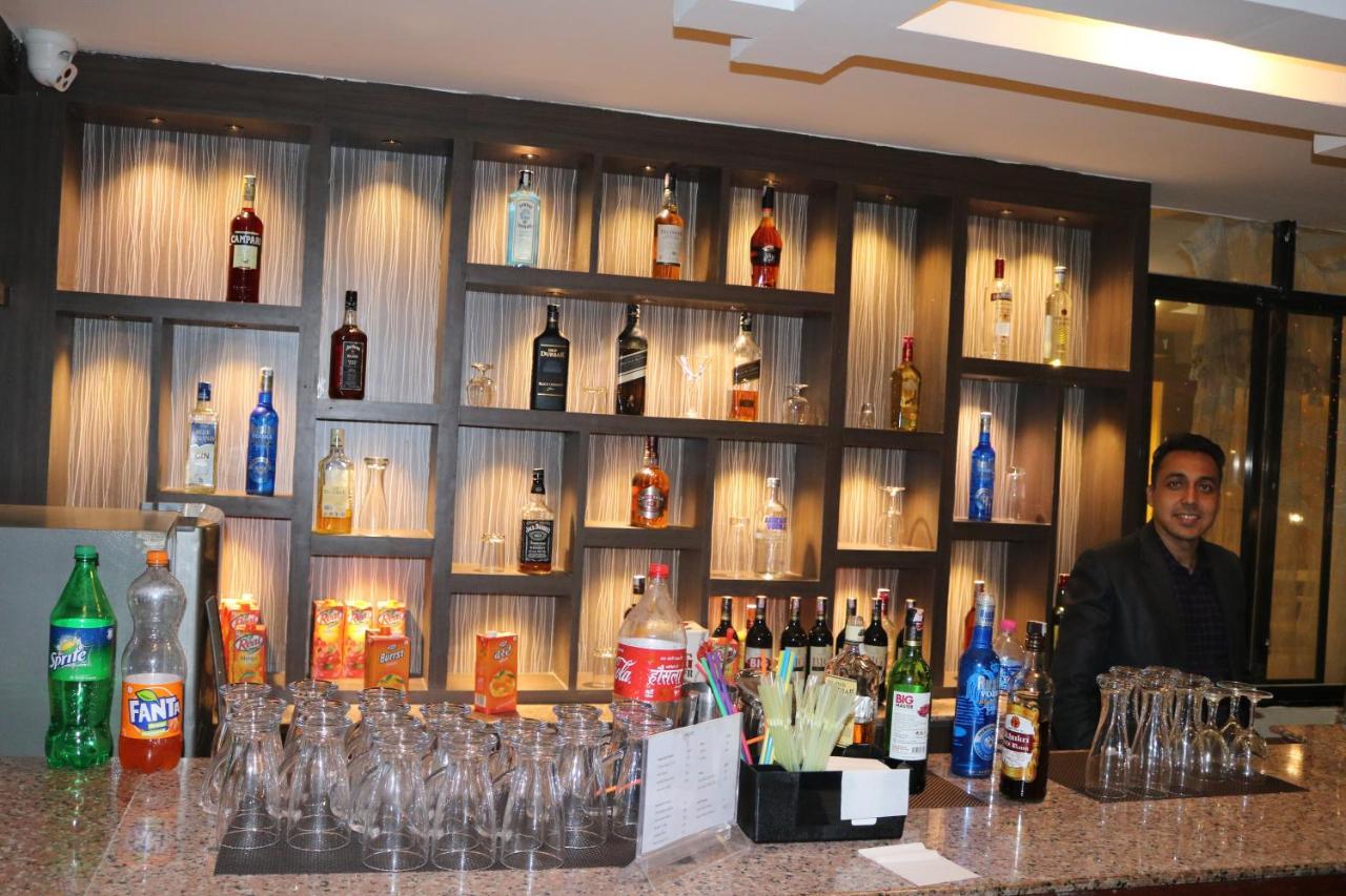Golden Gate Hotel Pokhara Bagian luar foto