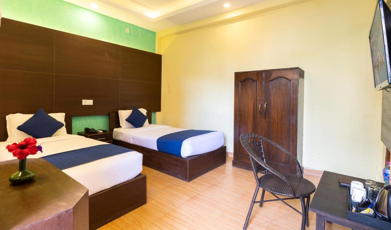 Golden Gate Hotel Pokhara Bagian luar foto